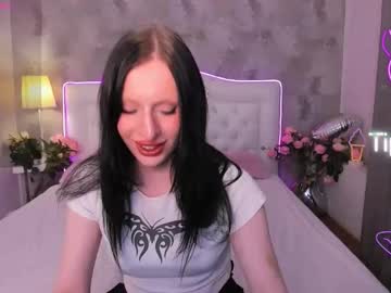 Queenmcg Chaturbate stream image from June 05, 2025