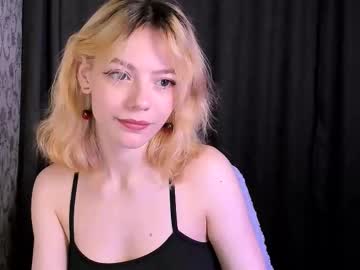 Velinora1999 Chaturbate stream image from June 05, 2025