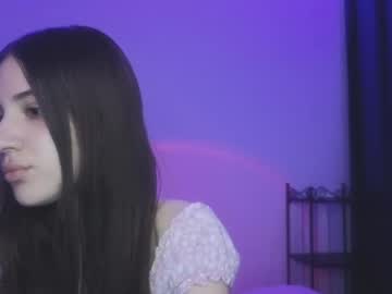 Yveeee Chaturbate stream image from June 05, 2025