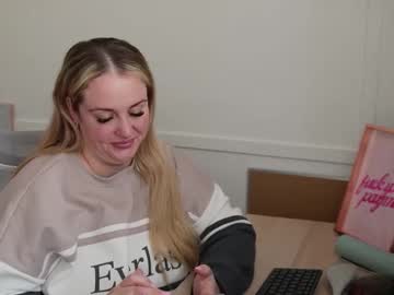 Aliceblushx Chaturbate stream image from June 06, 2025