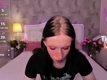 Queenmcg Chaturbate stream image from June 06, 2025