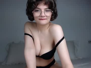 Junnewers Chaturbate stream image from June 06, 2025