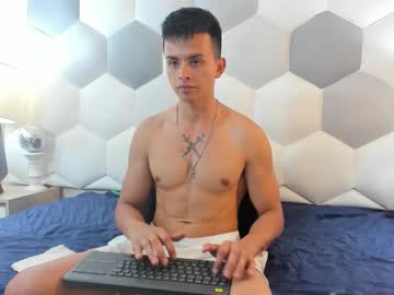 Santinogreco Chaturbate stream image from June 07, 2025