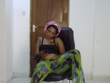 Hugeasshottie Chaturbate stream image from June 07, 2025