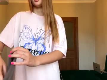Innocen_Shy_Cute Chaturbate stream image from June 08, 2025
