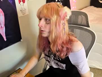 Moonmiisst Chaturbate stream image from June 08, 2025