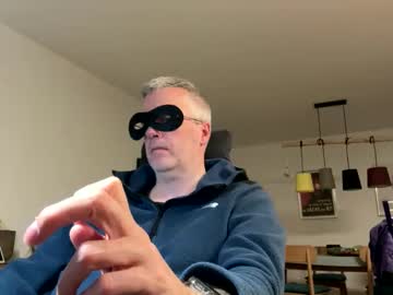 Uselessdog Chaturbate stream image from June 08, 2025