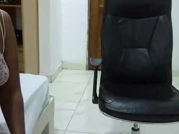 Hugeasshottie Chaturbate stream image from June 09, 2025