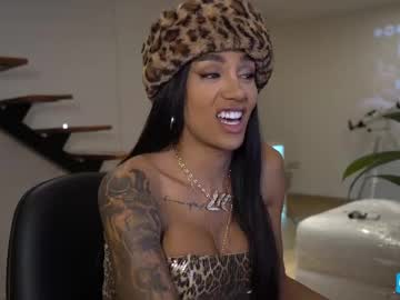 Sweetlaurasaenz Chaturbate stream image from June 10, 2025