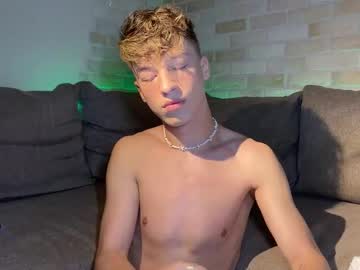 Andytwinkkk Chaturbate stream image from June 10, 2025