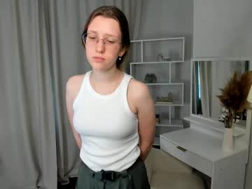 Berenicebowman Chaturbate stream image from June 10, 2025