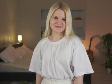 Peggygrine Chaturbate stream image from June 10, 2025