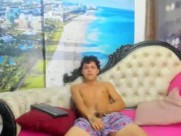 Lion_Thick07 Chaturbate stream image from June 10, 2025