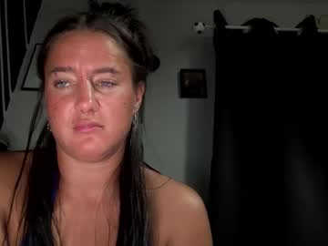 Bluebelllee Chaturbate stream image from June 10, 2025