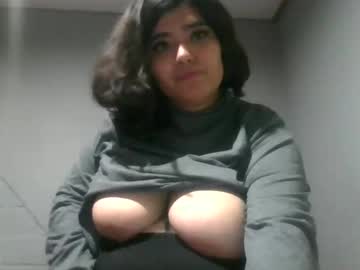 Aprilversace Chaturbate stream image from June 10, 2025