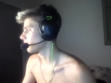 Boyblondhetero Chaturbate stream image from June 11, 2025