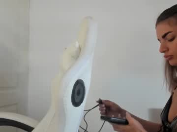 Minniememiami Chaturbate stream image from June 11, 2025