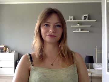 Lux_Millie Chaturbate stream image from June 11, 2025