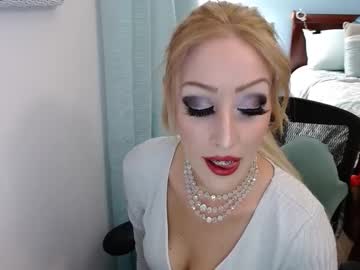 Lillydawn Chaturbate stream image from June 11, 2025