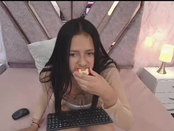 Zohe_Wills Chaturbate stream image from June 11, 2025