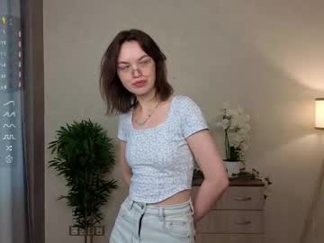 Fannycarradine Chaturbate stream image from June 12, 2025