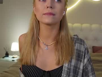 Kellypeachpie Chaturbate stream image from June 12, 2025