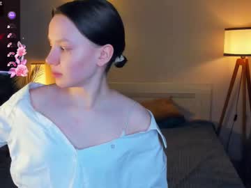 Meryldell Chaturbate stream image from June 12, 2025