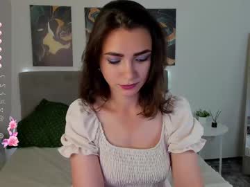 Viollamoon Chaturbate stream image from June 12, 2025