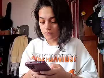 Littlemelii Chaturbate stream image from June 12, 2025
