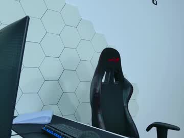 Jenniferleee Chaturbate stream image from June 12, 2025
