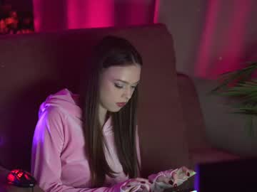 Roxynoirr Chaturbate stream image from June 12, 2025