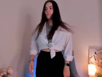 Elvinaclowes Chaturbate stream image from June 13, 2025