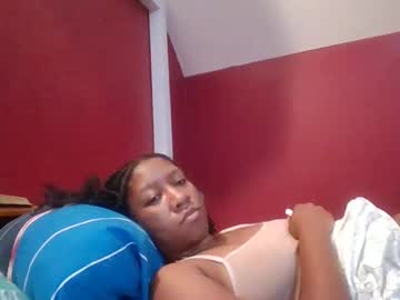 Xxuniskellyxx Chaturbate stream image from June 13, 2025
