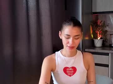 Heymuse Chaturbate stream image from June 13, 2025