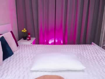 Evelingills Chaturbate stream image from June 13, 2025