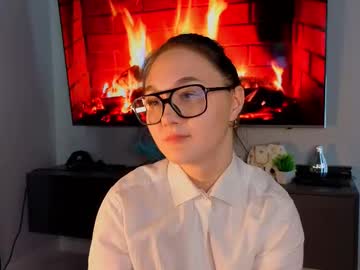 Lynbrickell Chaturbate stream image from June 13, 2025