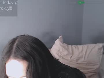 L_I_L_L_Y_ Chaturbate stream image from June 13, 2025