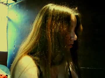 Samimolkova18 Chaturbate stream image from June 13, 2025