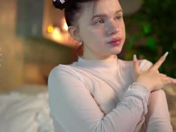 Golden__Charm Chaturbate stream image from June 13, 2025