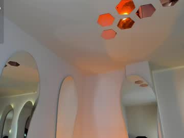 Victoriamilan_ Chaturbate stream image from June 14, 2025
