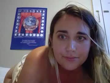 Heyitscami Chaturbate stream image from June 14, 2025