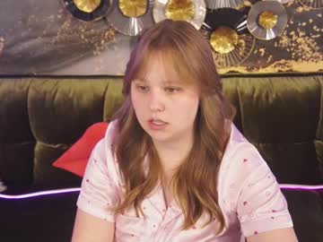 Crystallpaws_ Chaturbate stream image from June 14, 2025