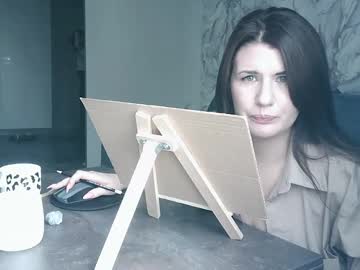 Keeleygarney Chaturbate stream image from June 14, 2025
