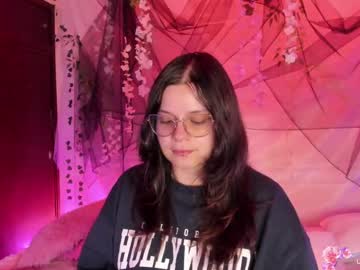Mollylewis18 Chaturbate stream image from June 14, 2025