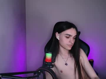 Longhairbott Chaturbate stream image from June 14, 2025