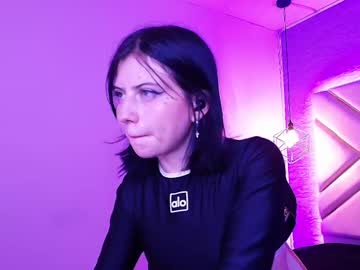 Naomii_James stream image from June 14, 2025