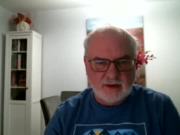 Loop102 Chaturbate stream image from June 15, 2025