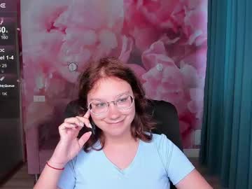 Angelinalow Chaturbate stream image from June 15, 2025
