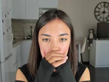 Nilliluv Chaturbate stream image from June 15, 2025