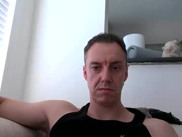 Ploki2000 Chaturbate stream image from June 15, 2025